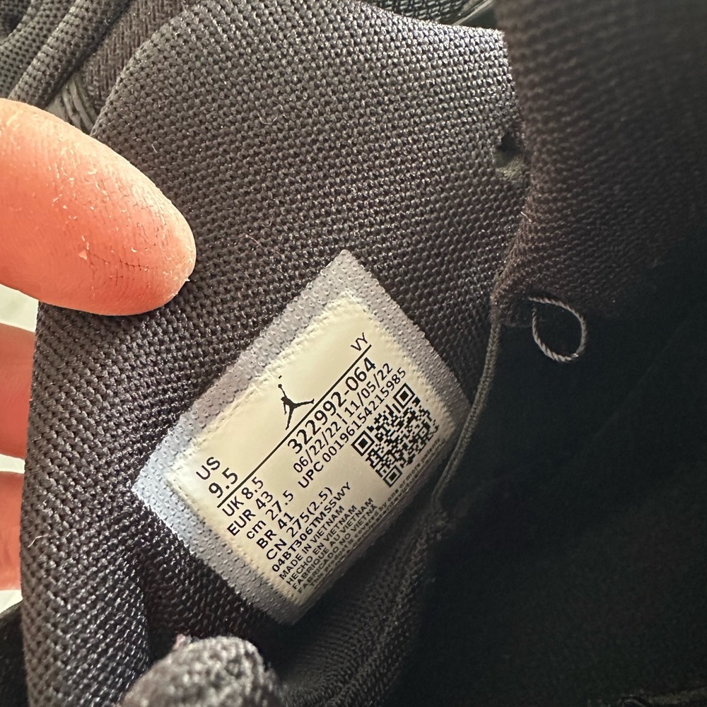 Air Jordan 11 Retro “Playoff / Bred” - Picture 5 of 7